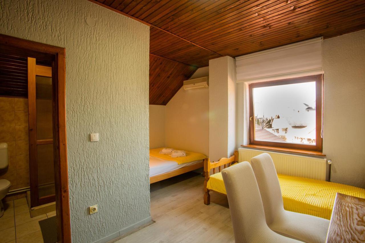 Guest House Vila Alexandar Palić Esterno foto
