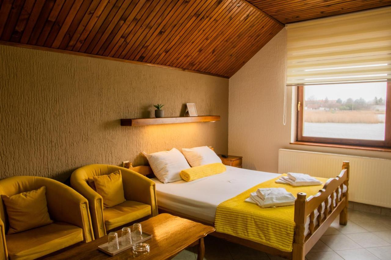 Guest House Vila Alexandar Palić Esterno foto