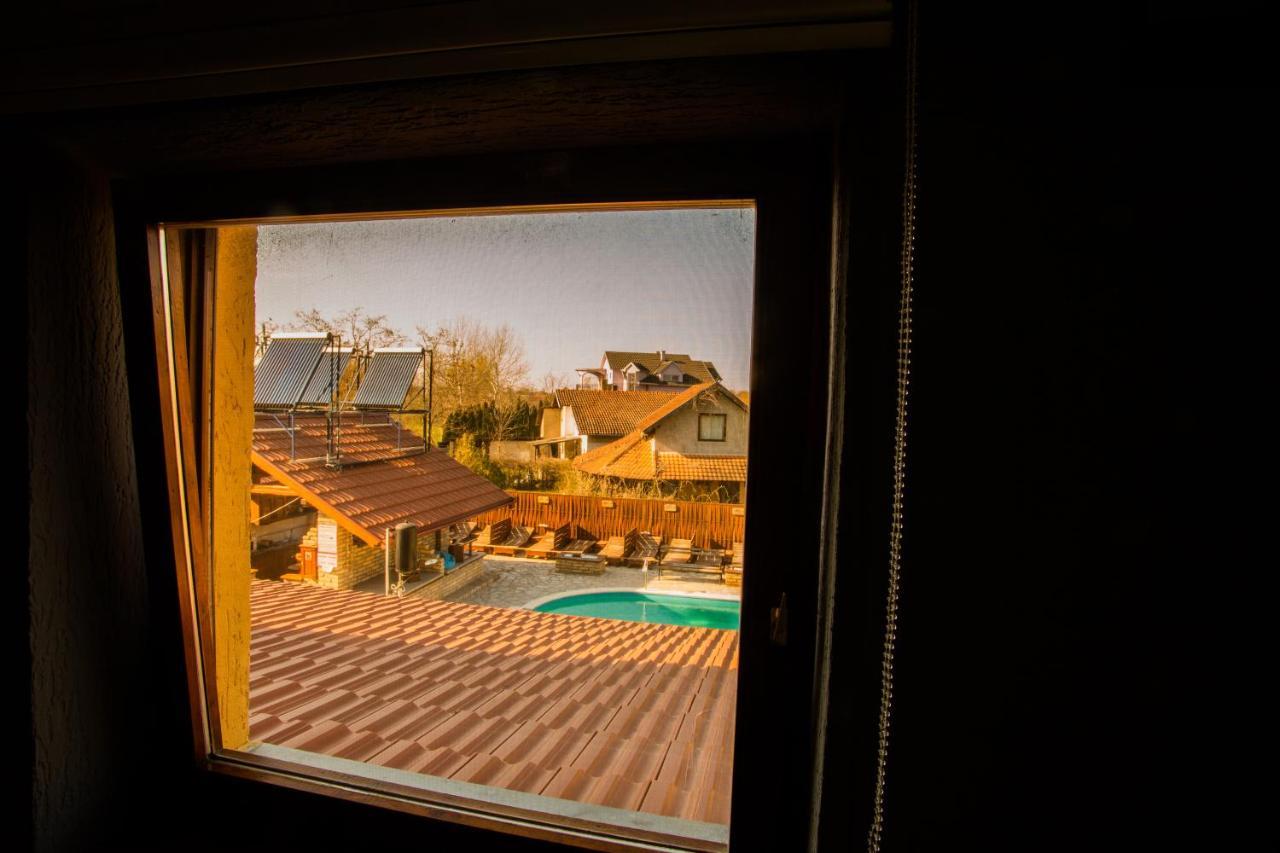Guest House Vila Alexandar Palić Esterno foto