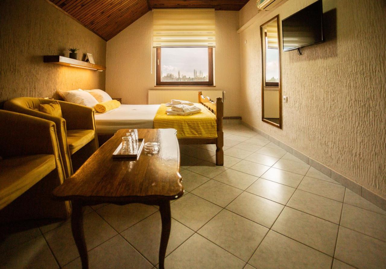 Guest House Vila Alexandar Palić Esterno foto