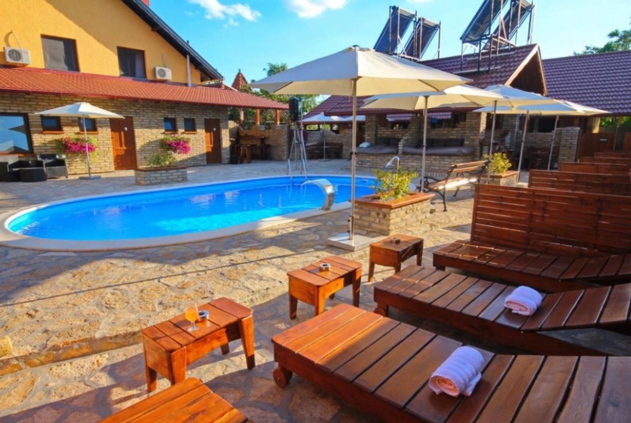 Guest House Vila Alexandar Palić Esterno foto