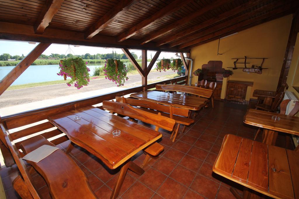 Guest House Vila Alexandar Palić Esterno foto