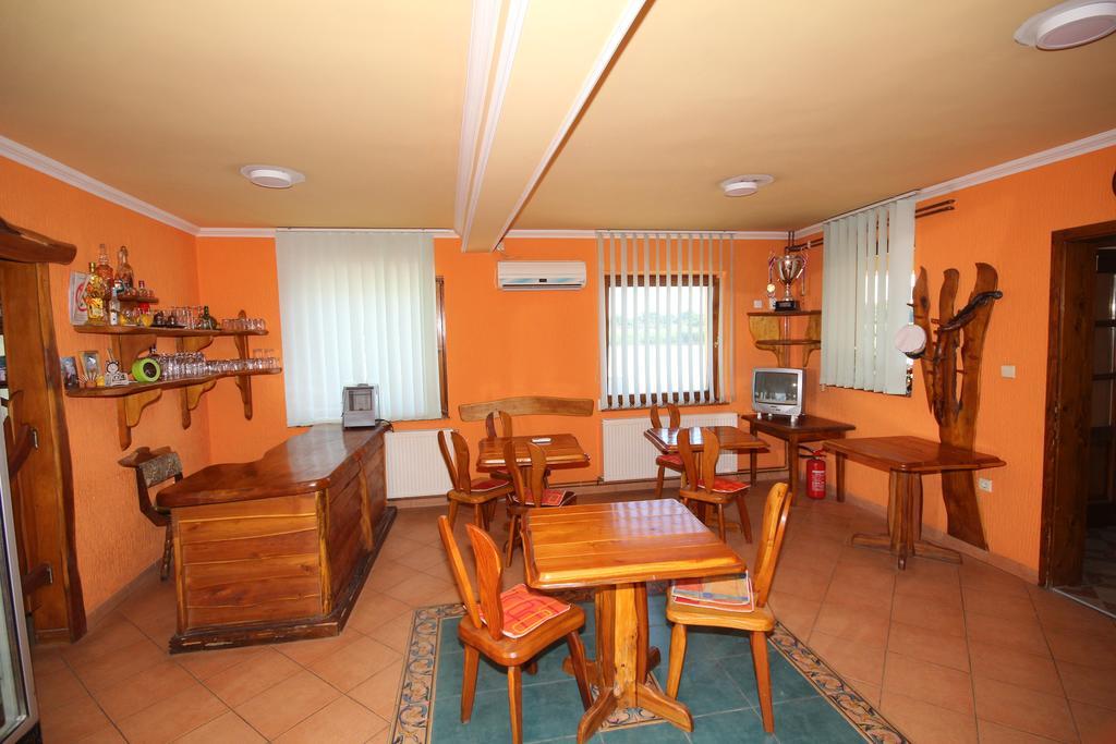 Guest House Vila Alexandar Palić Esterno foto