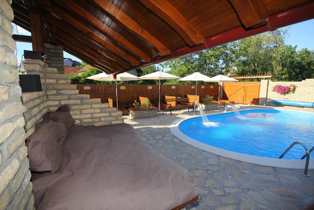 Guest House Vila Alexandar Palić Esterno foto