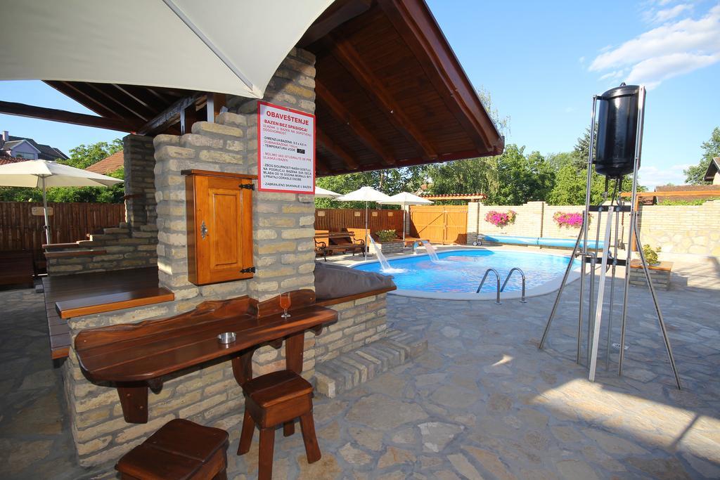 Guest House Vila Alexandar Palić Esterno foto