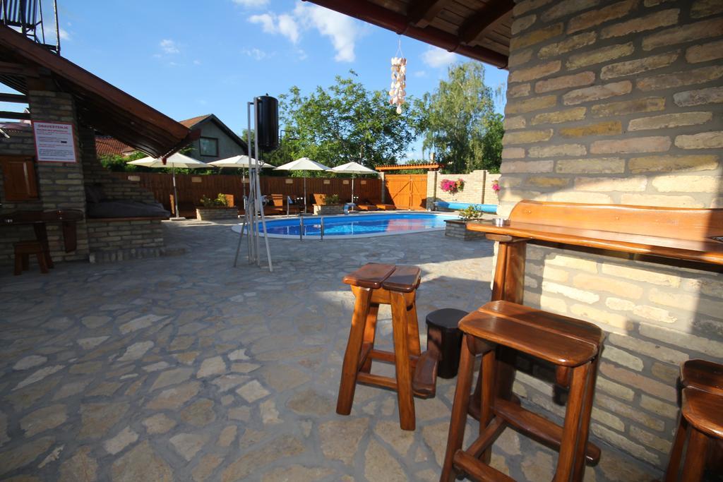 Guest House Vila Alexandar Palić Esterno foto