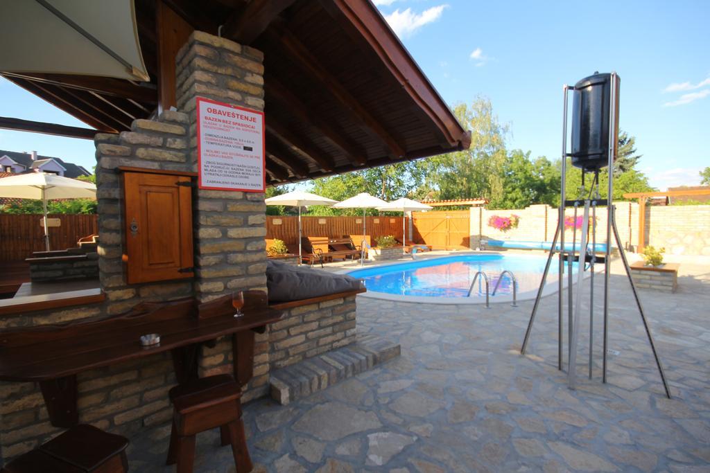 Guest House Vila Alexandar Palić Esterno foto