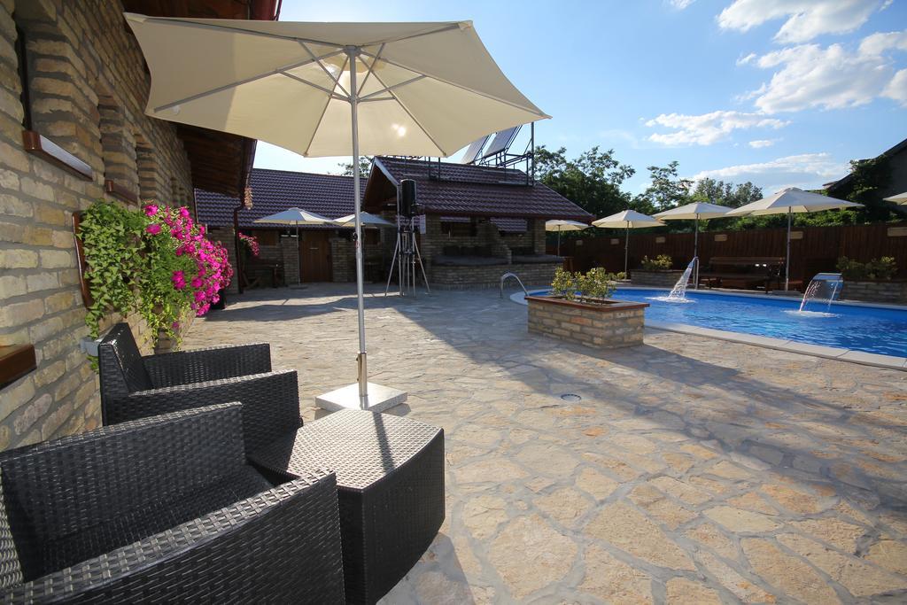 Guest House Vila Alexandar Palić Esterno foto