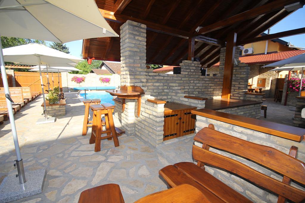 Guest House Vila Alexandar Palić Esterno foto