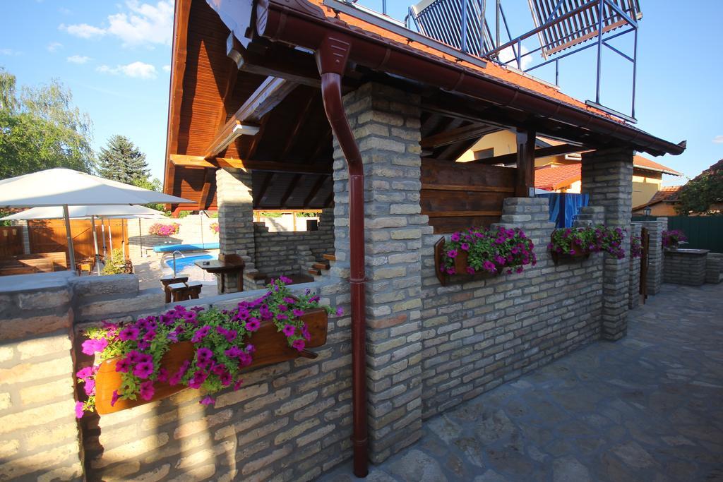 Guest House Vila Alexandar Palić Esterno foto