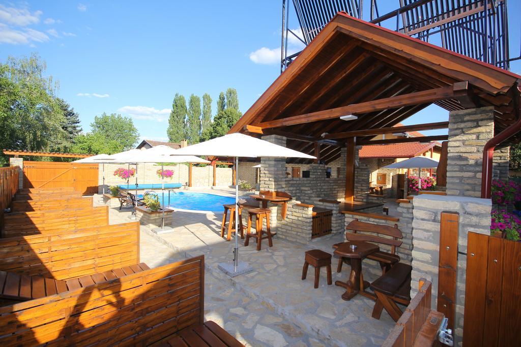 Guest House Vila Alexandar Palić Esterno foto