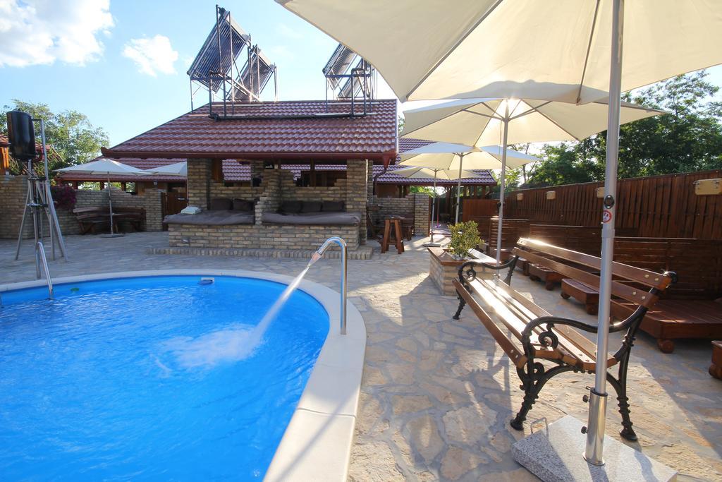 Guest House Vila Alexandar Palić Esterno foto