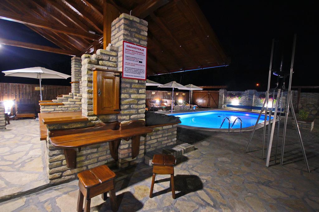 Guest House Vila Alexandar Palić Esterno foto