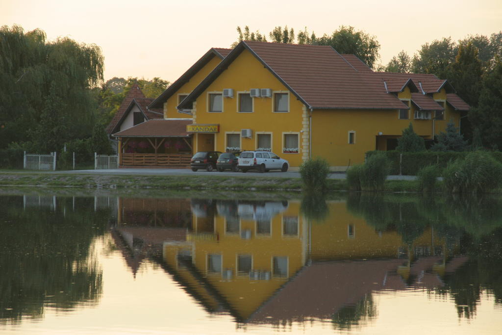 Guest House Vila Alexandar Palić Esterno foto